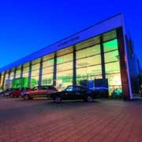 Das neue Skoda-Autohaus der Peter-Gruppe in Nordhausen ist gemäß den neuen Skoda-CI-Vorgaben errichtet worden. Das neue Skoda-Autohaus der Peter-Gruppe in Nordhausen ist gemäß den neuen Skoda-CI-Vorgaben errichtet worden.