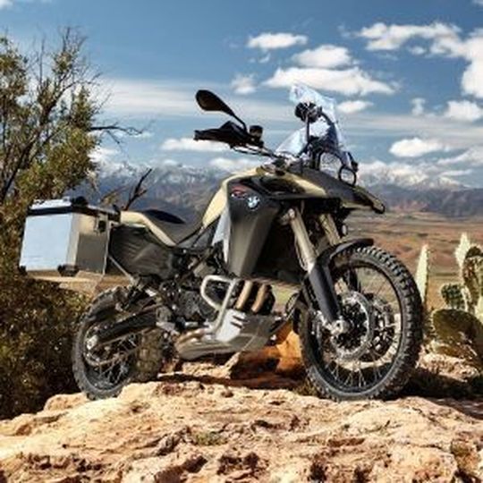 Die BMW F 800 GS gibt es jetzt auch in der Adventure-Variante. Die BMW F 800 GS gibt es jetzt auch in der Adventure-Variante.