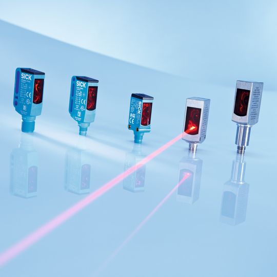 Die neuen Lasersensor-Generationen: Die Klein-Lichtschranken-Baureihe W9L-3 im Vistal-Gehäuse (l.) und die Miniatur-Produktfamilie W4SL-3 in Kunststoff- bzw. Inox-Ausführung (r.). Die neuen Lasersensor-Generationen: Die Klein-Lichtschranken-Baureihe W9L-3 im Vistal-Gehäuse (l.) und die Miniatur-Produktfamilie W4SL-3 in Kunststoff- bzw. Inox-Ausführung (r.).