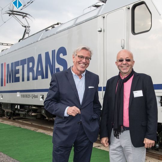 Klaus-Dieter Peters, Vorstandsvorsitzender der HHLA, und Metrans-Geschäftsfuehrer Jiri Samek bei der Eröffnung des neuen Metrans-Hub-Terminals in Ceska Trebova, Tschechien. Klaus-Dieter Peters, Vorstandsvorsitzender der HHLA, und Metrans-Geschäftsfuehrer Jiri Samek bei der Eröffnung des neuen Metrans-Hub-Terminals in Ceska Trebova, Tschechien.