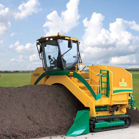 In der jüngsten Generation seiner Dreieckmietenumsetzer setzt Backhus bei der Drehzahlüberwachung auf induktive Ganzmetallsensoren von Contrinex. In der jüngsten Generation seiner Dreieckmietenumsetzer setzt Backhus bei der Drehzahlüberwachung auf induktive Ganzmetallsensoren von Contrinex.