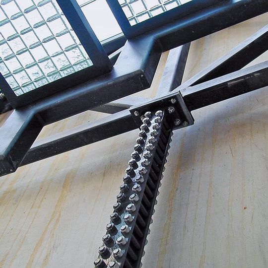 Die Schubkette sorgt in vielen Bereichen und bei unterschiedlichsten Anwendungen seit vierzig Jahren für Antrieb.