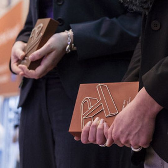 Aus 51 Einreichungen wählte eine dreizehnköpfige Jury um Christian Rätsch, Leiter Marketing KMU der Telekom Deutschland die neun besten Strategien 2013 in der B2B-Markenkommunikation Aus 51 Einreichungen wählte eine dreizehnköpfige Jury um Christian Rätsch, Leiter Marketing KMU der Telekom Deutschland die neun besten Strategien 2013 in der B2B-Markenkommunikation