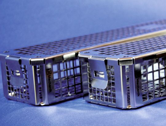 Die Edelstahl-Trays von LK Mechanik bringen mehr Effizienz in medizinische Reinigungsprozesse und verbessern die Reinigungsqualität. Die Edelstahl-Trays von LK Mechanik bringen mehr Effizienz in medizinische Reinigungsprozesse und verbessern die Reinigungsqualität.
