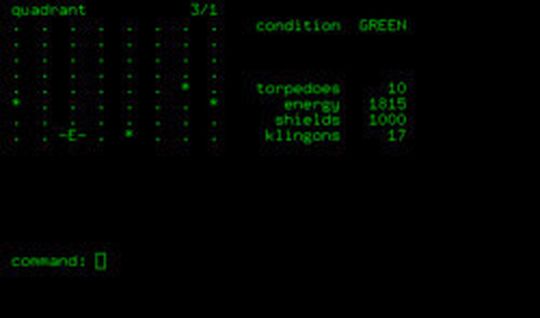 So bescheiden nimmt sich das Star-Trek-Spiel aus, das ab 1971 die Computer eroberte. Die Enterprise ist durch den Buchstaben E dargestellt, die sich in einem Sektor mit vier Sternen befindet. Das Spiel wurde ursprünglich in Basic programmiert. Der Screenshot zeigt eine moderne Nachschöpfung des Briten James Gibbon.
