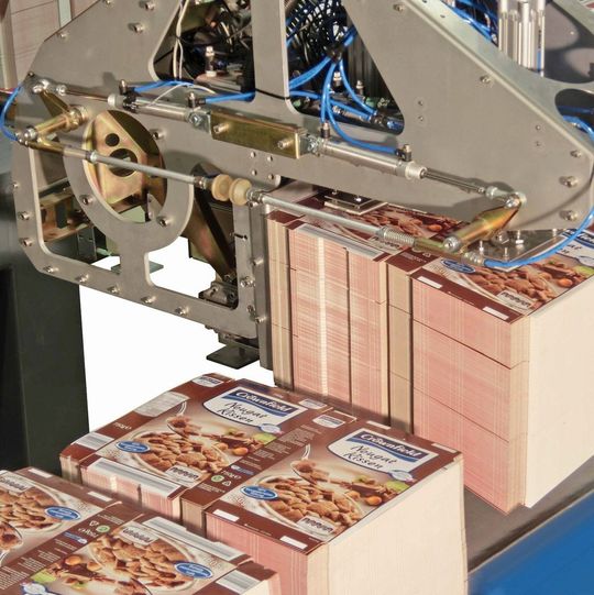 Das Robotersystem soll mit einem intelligenten Werkzeug, das sich an die jeweilige Situation im Betrieb anpassen kann, die Prozesse optimieren. Das Robotersystem soll mit einem intelligenten Werkzeug, das sich an die jeweilige Situation im Betrieb anpassen kann, die Prozesse optimieren.
