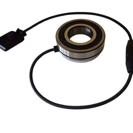 Lager mit Schutzschild: Der EMV-Filter in den neuen Sensorlagern von SKF schützt die empfindliche Elektronik vor hohen elektrischen Belastungen. Lager mit Schutzschild: Der EMV-Filter in den neuen Sensorlagern von SKF schützt die empfindliche Elektronik vor hohen elektrischen Belastungen.