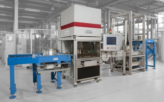 Der «Wheelinspector» macht erstmals die berührungslose Messung von Leichtmetallrädern direkt im Produktionsablauf möglich. Der «Wheelinspector» macht erstmals die berührungslose Messung von Leichtmetallrädern direkt im Produktionsablauf möglich.