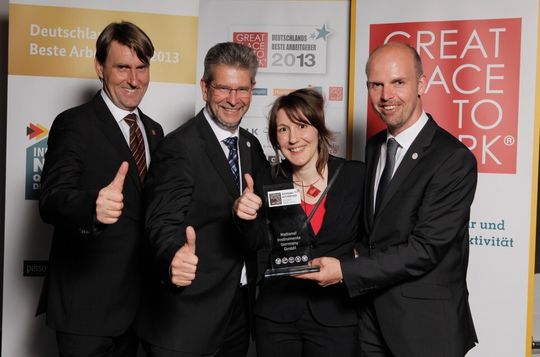 Von links nach rechts: Frank Hauser von Great Place to Work Deutschland, Michael Dams, Geschäftsführer NI Germany, Anette Dietz von Great Place to Work Deutschland, Christian Gröbmüller, National Sales Manager NI Germany Von links nach rechts: Frank Hauser von Great Place to Work Deutschland, Michael Dams, Geschäftsführer NI Germany, Anette Dietz von Great Place to Work Deutschland, Christian Gröbmüller, National Sales Manager NI Germany