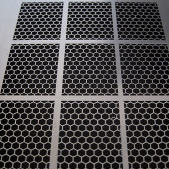 Vorapplizieren von Phase-Change-Materialien: Wabenstrukturen stellen die geometrisch beste Lösung beim Schablonendruck dar Vorapplizieren von Phase-Change-Materialien: Wabenstrukturen stellen die geometrisch beste Lösung beim Schablonendruck dar