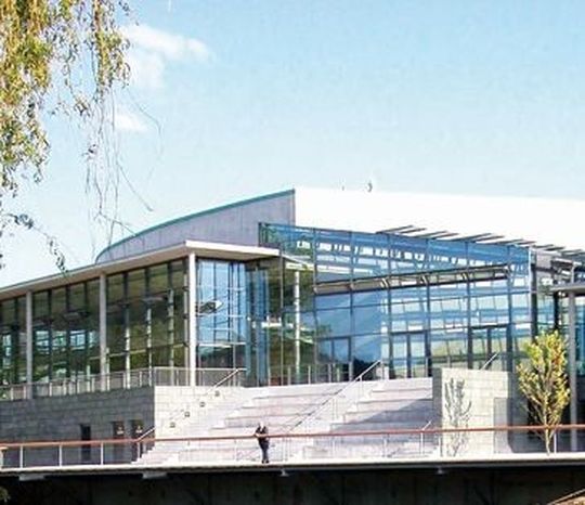 Die Stadthalle Tuttlingen liegt als Veranstaltungsort des Fachforums „Operation Zerspanung" im Herzen des Medical Valleys. Die Stadthalle Tuttlingen liegt als Veranstaltungsort des Fachforums „Operation Zerspanung" im Herzen des Medical Valleys.