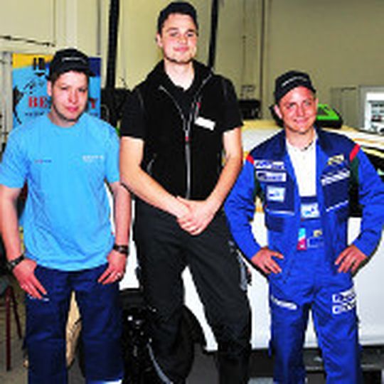 Vonl links: Robert Bartsch, Tobias Dörn und Christian Heinz starten in Autoberufen bei den World Skills 2013 für Deutschland. Vonl links: Robert Bartsch, Tobias Dörn und Christian Heinz starten in Autoberufen bei den World Skills 2013 für Deutschland.