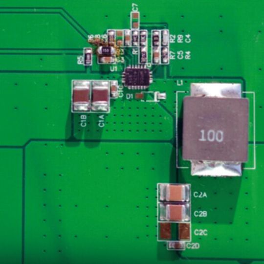Das MPQ4470-Evaluation-Board mit einem Wirkungsgrad von 94,6% Das MPQ4470-Evaluation-Board mit einem Wirkungsgrad von 94,6%