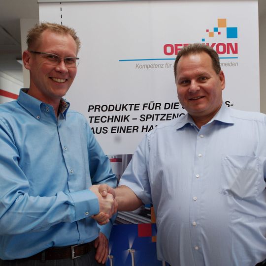 Ab Mai 2013 leitet Martin van der Heiden (li.) den Vertrieb für Kunden in Deutschland und Österreich. Frank Gernat, der bisherige Vertriebsleiter, erfüllt Aufgaben im internationalen Geschäftsfeld.