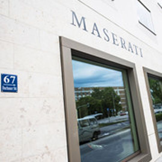 Die italienische Sportwagenmarke Maserati ist nach fünfjähriger Vakanz wieder mit einem eigenen Handelsbetrieb in München vertreten. Handelspartner ist die SZD Sportwagen Zentrum GmbH. Die italienische Sportwagenmarke Maserati ist nach fünfjähriger Vakanz wieder mit einem eigenen Handelsbetrieb in München vertreten. Handelspartner ist die SZD Sportwagen Zentrum GmbH.