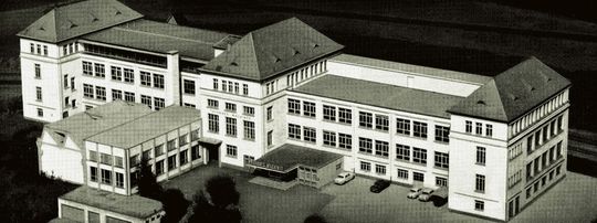 Bâtiment de Tavannes Machines Co SA vers 1960. Bâtiment de Tavannes Machines Co SA vers 1960.