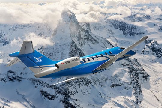Der neue Business-Jet PC-24 von Pilatus ist vielseitig einsetzbar und kann sogar auf Naturpisten landen. Der neue Business-Jet PC-24 von Pilatus ist vielseitig einsetzbar und kann sogar auf Naturpisten landen.