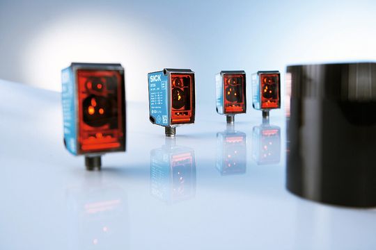 Ob Infrarot- oder Rotlicht in Laserklasse 1 und 2 – die Produktfamilie Dx35 bietet für jede Applikation das passende Sendelicht. Ob Infrarot- oder Rotlicht in Laserklasse 1 und 2 – die Produktfamilie Dx35 bietet für jede Applikation das passende Sendelicht.