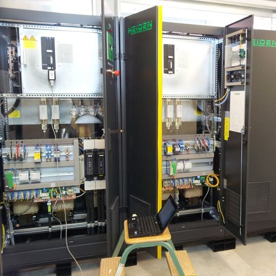 Die Quelle-Senke mit Netz-Rückspeisung HQSR8 ist für Leistungen von 10 kW bis zu mehreren 100 kW konzipiert Die Quelle-Senke mit Netz-Rückspeisung HQSR8 ist für Leistungen von 10 kW bis zu mehreren 100 kW konzipiert