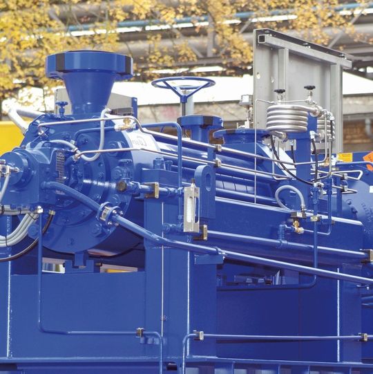 Bild 1: Die für die Untersuchung verwendete mehrstufige Gliederpumpe der HG-Baureihe wird als Kesselspeisepumpe in Kraftwerken eingesetzt. Bild 1: Die für die Untersuchung verwendete mehrstufige Gliederpumpe der HG-Baureihe wird als Kesselspeisepumpe in Kraftwerken eingesetzt.