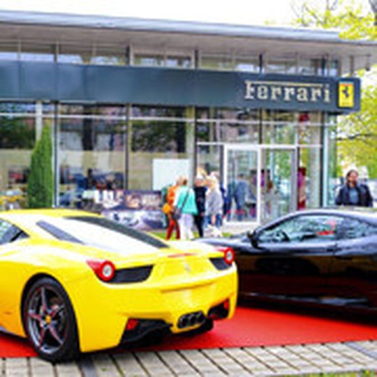 Die Thomas Sportwagen GmbH eröffnete in Radebeul ihr neues Ferrari-Domizil. Die Thomas Sportwagen GmbH eröffnete in Radebeul ihr neues Ferrari-Domizil.