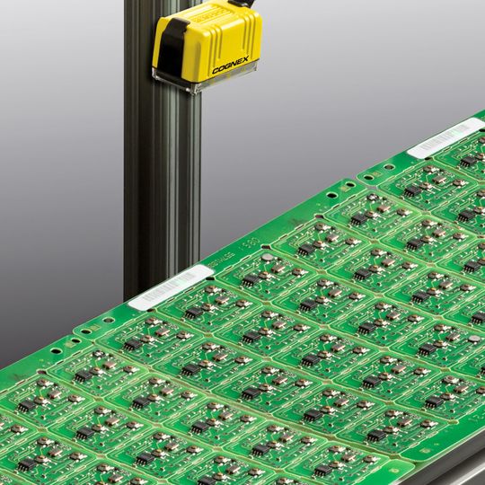 Sicher und schnell: Bildverarbeitungsbasierte ID-Lesegeräte haben mit beschädigten, verzerrten oder abgenutzten 1D-Barcodes kein Problem, an denen aber Laserscanner scheitern Sicher und schnell: Bildverarbeitungsbasierte ID-Lesegeräte haben mit beschädigten, verzerrten oder abgenutzten 1D-Barcodes kein Problem, an denen aber Laserscanner scheitern