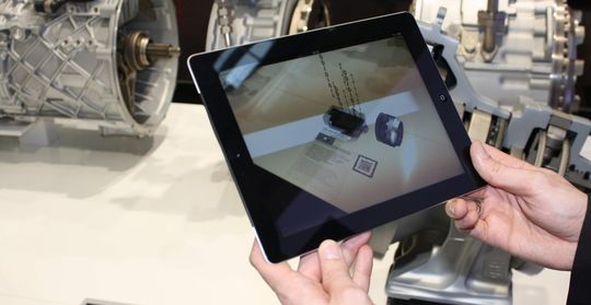 Kunden erhalten über das iPad zusätzliche Detailinformationen. Kunden erhalten über das iPad zusätzliche Detailinformationen.