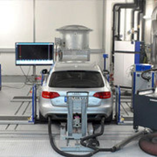 DIe Verbrauchswerte werden auf dem Prüfstand ermittelt.