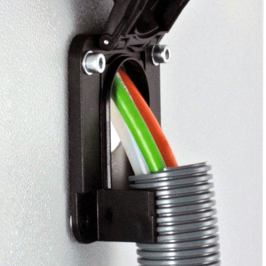 Der Flanschwinkel Confix FWS von Icotek überzeugt durch seine einfache Handhabung, Robustheit und ein zeitgemäßes Design.