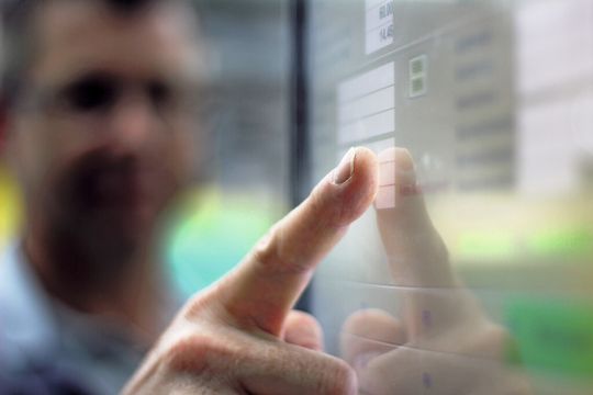 Bild 1: Mit einer neuen IPC-Produktfamilie lassen sich intuitive Bedienkonzepte umsetzen. Bild 1: Mit einer neuen IPC-Produktfamilie lassen sich intuitive Bedienkonzepte umsetzen.