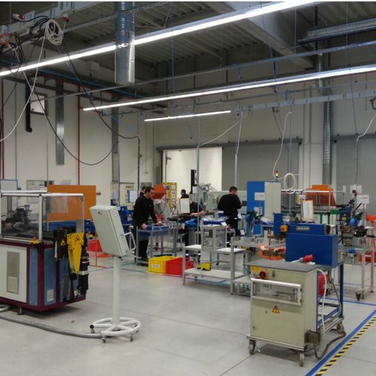 150 Mitarbeiter arbeiten bereits in dem neuen Werk von ContiTech im serbischen Subotica. Bis Jahresende sollen es 250 werden. 150 Mitarbeiter arbeiten bereits in dem neuen Werk von ContiTech im serbischen Subotica. Bis Jahresende sollen es 250 werden.