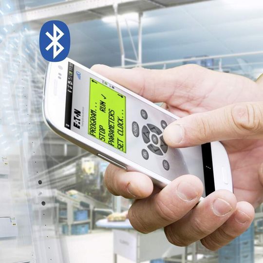 Steuerrelais Easy 800 bequem per App über Smartphone bedienen.