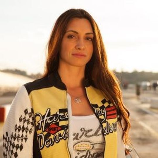 American Summer auf Deutschlands Straßen – ein kleiner Modespaziergang durch die aktuelle Bekleidungs-Kollektion von Harley-Davidson. American Summer auf Deutschlands Straßen – ein kleiner Modespaziergang durch die aktuelle Bekleidungs-Kollektion von Harley-Davidson.