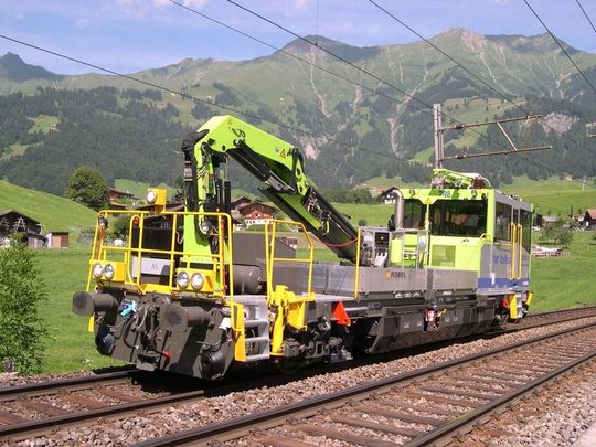 Fährt in der Schweiz: Der Gleiskraftwagen 54.24 von Robel. Fährt in der Schweiz: Der Gleiskraftwagen 54.24 von Robel.
