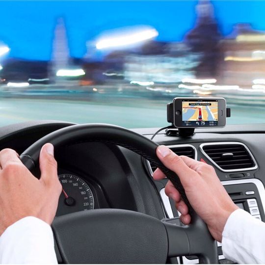 Laut Stiftung Warentest sind teure Navi-Apps ihr Geld wert. Laut Stiftung Warentest sind teure Navi-Apps ihr Geld wert.