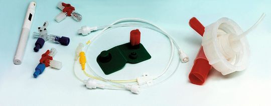 Bild 1 | Typische Beispiele: Medizintechnische Produkte, die auf Dichtheit geprüft werden müssen, sind Insulinpumpen, Katheter, Dosiergeräte, Sensoren, Spritzen und vieles mehr. Bild 1 | Typische Beispiele: Medizintechnische Produkte, die auf Dichtheit geprüft werden müssen, sind Insulinpumpen, Katheter, Dosiergeräte, Sensoren, Spritzen und vieles mehr.