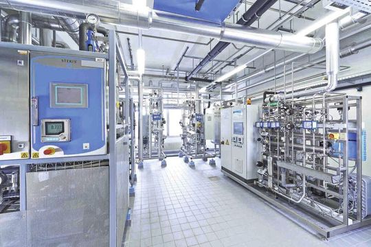Die Turnkey-Gesamtanlage ist ein Allrountalent: Erzeugung, Lagerung und Verteilung von PW, WFI undReinstdampf alles in einem. Die Turnkey-Gesamtanlage ist ein Allrountalent: Erzeugung, Lagerung und Verteilung von PW, WFI undReinstdampf alles in einem.