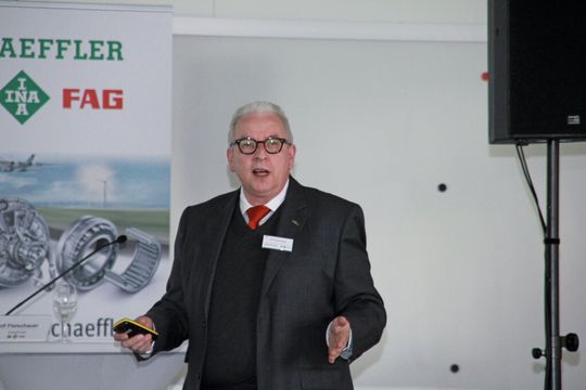 Rolf Fleischhauer, Schaeffler KG: „Das lagerintegrierte Messsystem ist unempfindlich gegenüber Verschmutzungen und vereint hohe Messgeschwindigkeit mit hoher Genauigkeit.“ Rolf Fleischhauer, Schaeffler KG: „Das lagerintegrierte Messsystem ist unempfindlich gegenüber Verschmutzungen und vereint hohe Messgeschwindigkeit mit hoher Genauigkeit.“