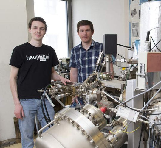 Die beiden Wissenschaftler hinter dem Tanz der Atome: Zbynek Novotny (l.) und Gareth Parkinson. Die beiden Wissenschaftler hinter dem Tanz der Atome: Zbynek Novotny (l.) und Gareth Parkinson.