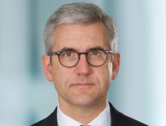 Ulrich Spiesshofer übernimmt ab Mitte September 2013 die Aufgaben von Joe Hogan als CEO von ABB. Ulrich Spiesshofer übernimmt ab Mitte September 2013 die Aufgaben von Joe Hogan als CEO von ABB.