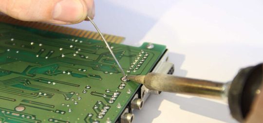 Cours de brasage électronique auprès du SWI. Cours de brasage électronique auprès du SWI.