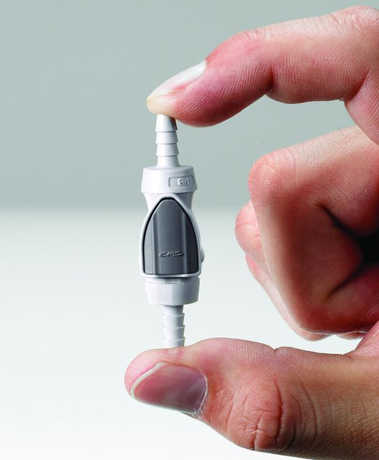 Für das Fluidhandling stellt Colder Products seine bisher kleinste Non-Spill Kupplung vor. Für das Fluidhandling stellt Colder Products seine bisher kleinste Non-Spill Kupplung vor.