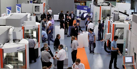 Vertreter namhafter Schweizer Firmen verfolgten aufmerksam die Fachreferate der Tagung im Milling Technology Center der GF Agie Charmilles. Vertreter namhafter Schweizer Firmen verfolgten aufmerksam die Fachreferate der Tagung im Milling Technology Center der GF Agie Charmilles.