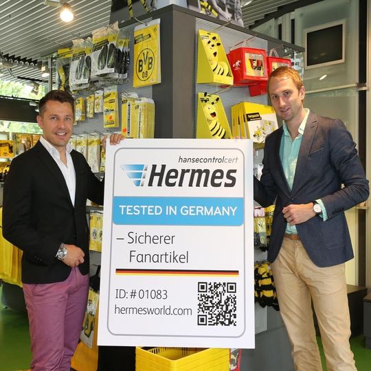 Freuen sich über ihre Kooperation (v.l.): Hermes-Mann Lutz Lehmann und Matthias Zerber vom BVB. Freuen sich über ihre Kooperation (v.l.): Hermes-Mann Lutz Lehmann und Matthias Zerber vom BVB.