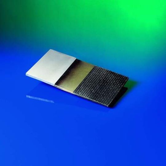 CFK-Aluminium-Hybridverbindung mit gießtechnisch in Aluminium integriertem Glasfaserlaminat als Übergangsstruktur. CFK-Aluminium-Hybridverbindung mit gießtechnisch in Aluminium integriertem Glasfaserlaminat als Übergangsstruktur.