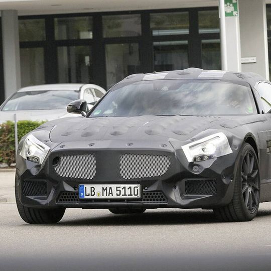 Der Mercedes GT soll unter anderem dem Porsche 911 Konkurrenz machen. Der Mercedes GT soll unter anderem dem Porsche 911 Konkurrenz machen.