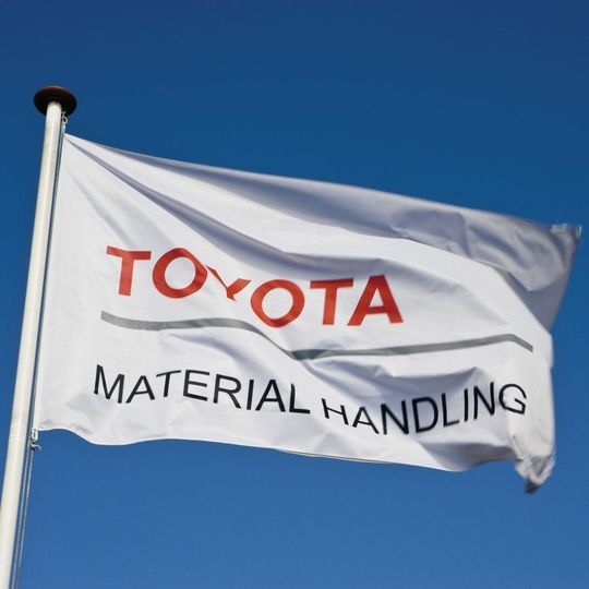 Toyota Material Handling baut sein Vertriebsnetz kontinuierlich aus, um künftig auch im Rhein-Main-Gebiet noch näher am Kunden zu sein. Toyota Material Handling baut sein Vertriebsnetz kontinuierlich aus, um künftig auch im Rhein-Main-Gebiet noch näher am Kunden zu sein.