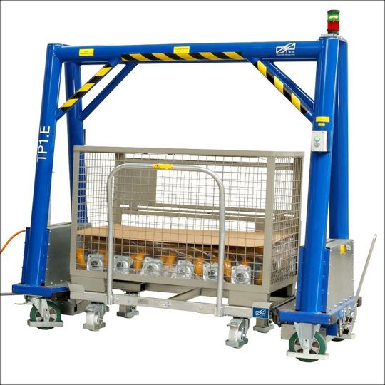 Der Portalwagen TP1.E kann mit beliebigen weiteren Anhängertypen aus dem LKE-Sortiment im Verbund fahren. Der Portalwagen TP1.E kann mit beliebigen weiteren Anhängertypen aus dem LKE-Sortiment im Verbund fahren.