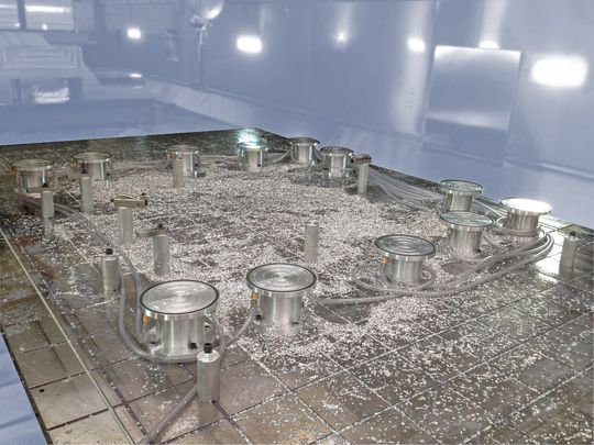 Die Rail-Pods des Vakuumspannsystems ohne Werkstück. Die Rail-Pods des Vakuumspannsystems ohne Werkstück.