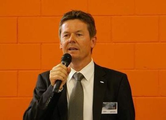 Bruno Allemand, ex cadre dirigeant chez GF Agie Charmilles SA reprend la direction des ventes de Tornos SA. Bruno Allemand, ex cadre dirigeant chez GF Agie Charmilles SA reprend la direction des ventes de Tornos SA.